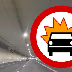 Znak zakazu z symbolem wybuchu samochodu. W tunelu drogowym, gdzie objaw Hoovera może być groźny, należy zachować szczególną ostrożność.