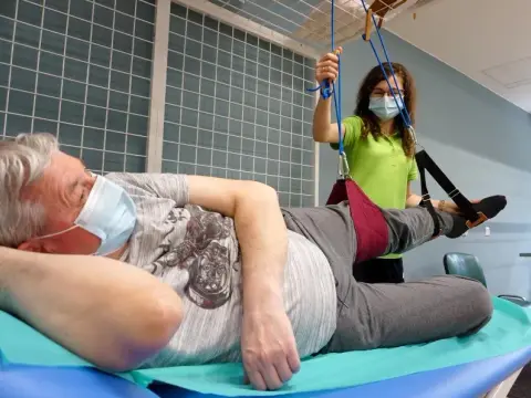 Rehabilitacja uzdrowiskowa: Odzyskaj sprawność z NFZ jak to działa?